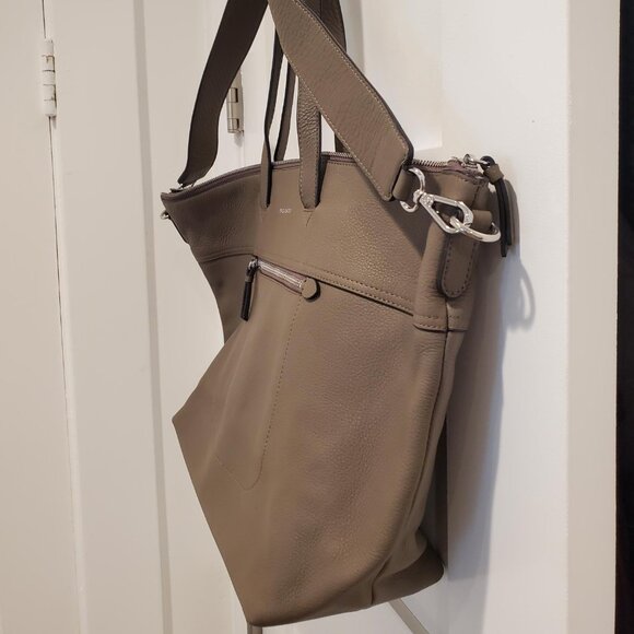 Vince Camuto Large Pebble Leather Shoulder Bag Purse Warm Taupe EUC - Picture 2 of 6